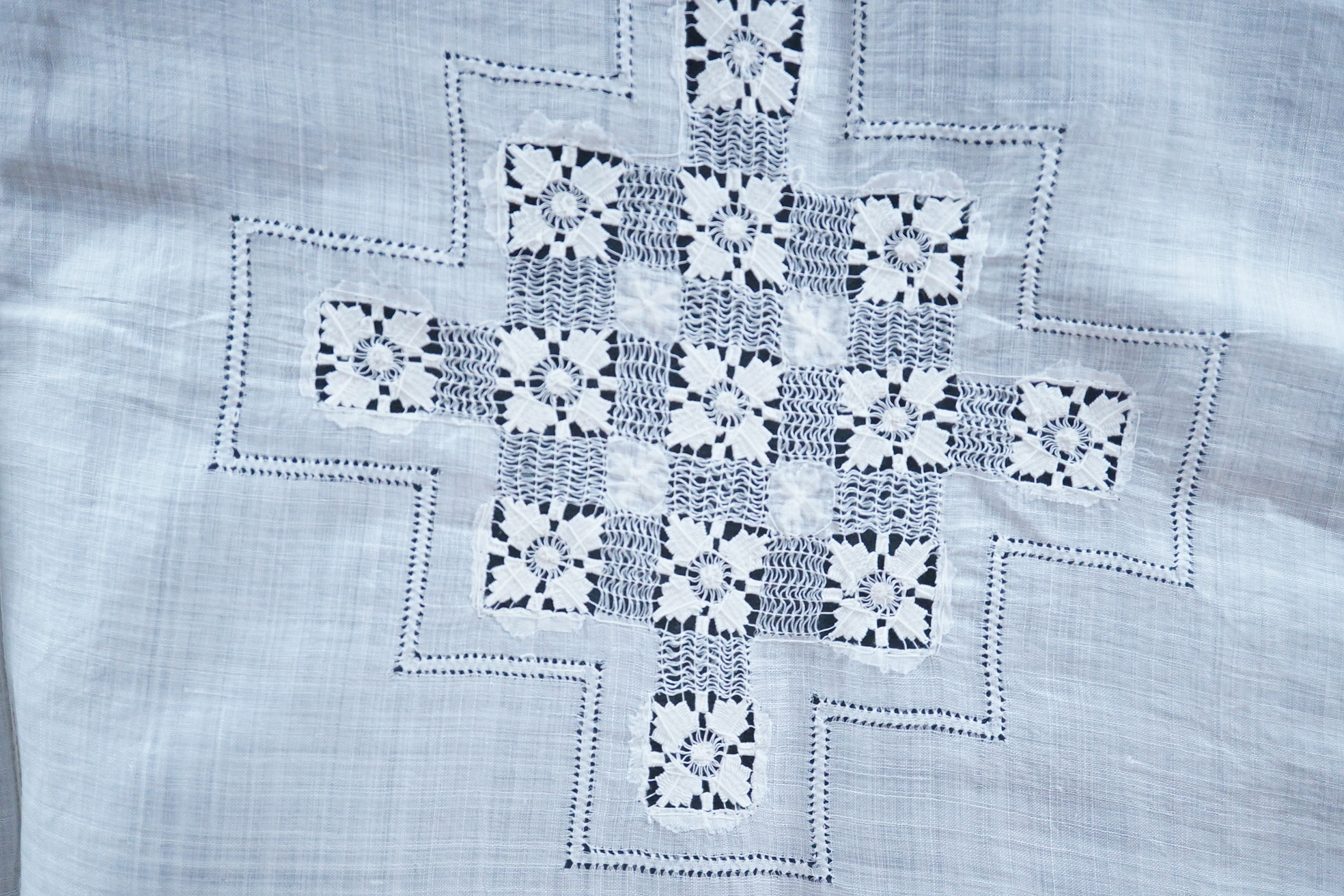 An ornate pineapple linen table cloth - 220cm x 190cm and a similar tea cosy, together with a collection of crochet edged, embroidered and cutwork table linens.